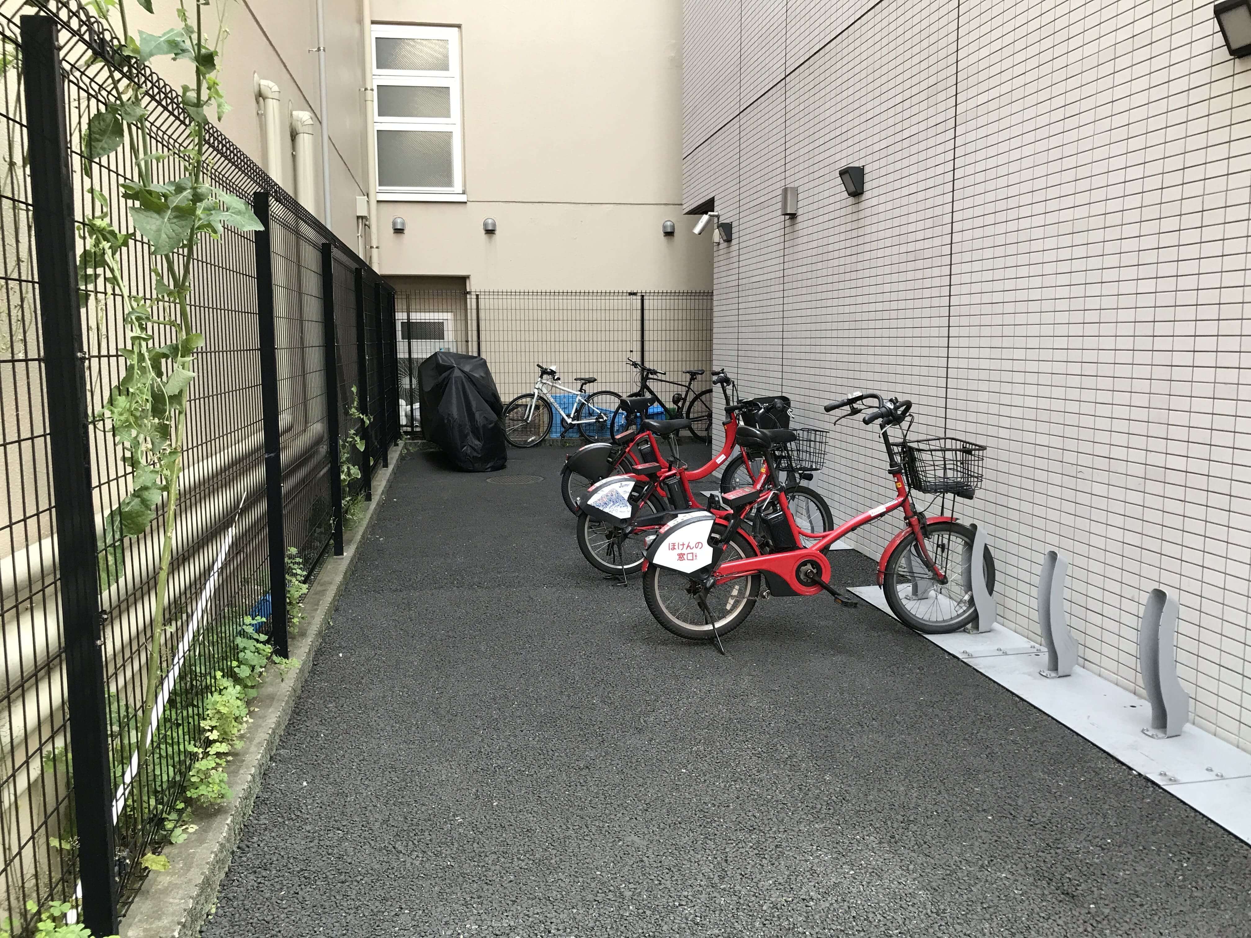 バイク月極駐車場ジェノヴィア新宿御苑の外観写真